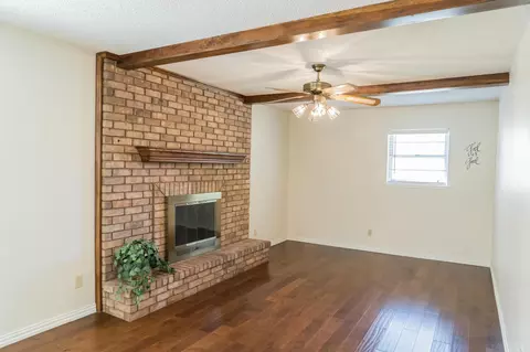 Living - 1408 Ennis St, Plainview, TX 79072 photo 1 of 7