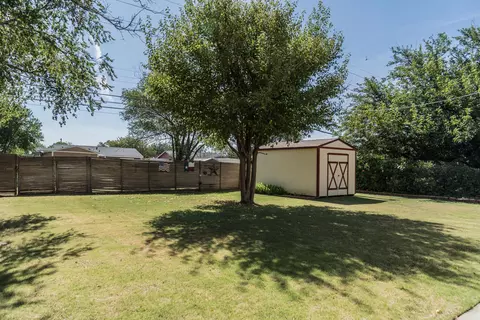 Exterior - 1408 Ennis St, Plainview, TX 79072 photo 7 of 15