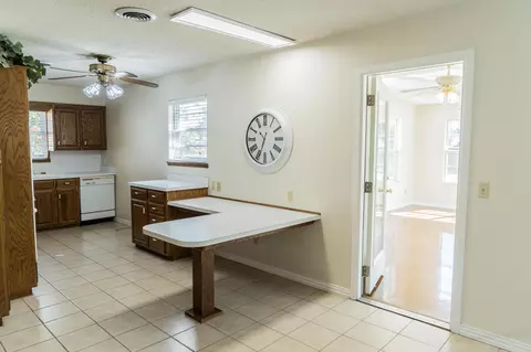 Kitchen - 1408 Ennis St, Plainview, TX 79072 photo 2 of 8