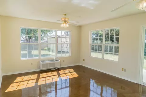 Living - 1408 Ennis St, Plainview, TX 79072 photo 6 of 7