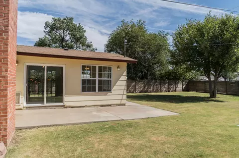 Exterior - 1408 Ennis St, Plainview, TX 79072 photo 13 of 15