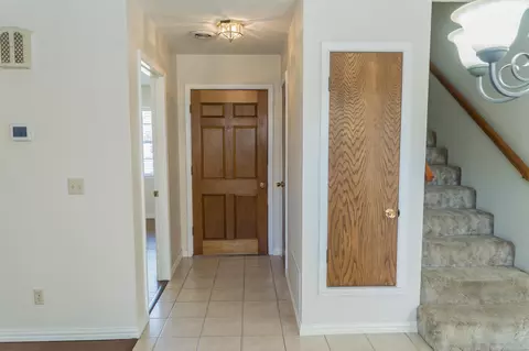 Entry Way - 1408 Ennis St, Plainview, TX 79072 photo 2 of 4