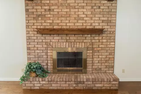 Living - 1408 Ennis St, Plainview, TX 79072 photo 3 of 7