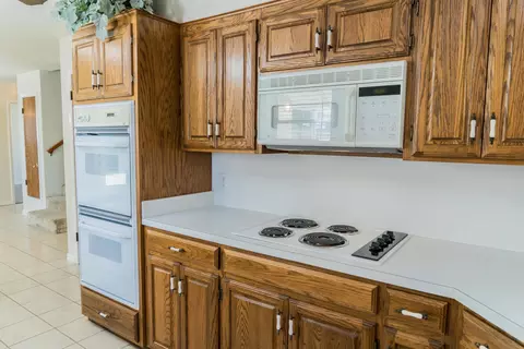 Kitchen - 1408 Ennis St, Plainview, TX 79072 photo 7 of 8