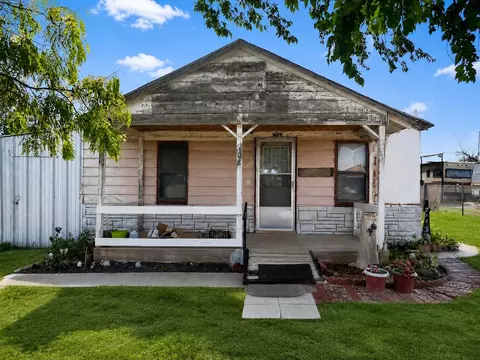 108 Avenue L, Levelland, TX 79336