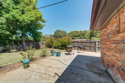 Exterior - 6902 Elgin Ave, Lubbock, TX 79413 photo 5 of 7
