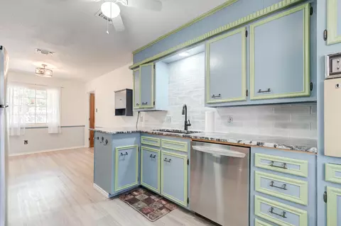 Kitchen - 6902 Elgin Ave, Lubbock, TX 79413 photo 5 of 6