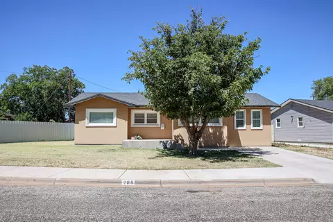 208 Flint Dr, Levelland, TX 79336