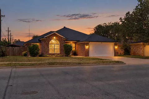 2416 92nd St, Lubbock, TX 79423