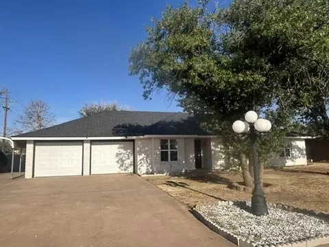 802 N Sherman Ave, Levelland, TX 79336