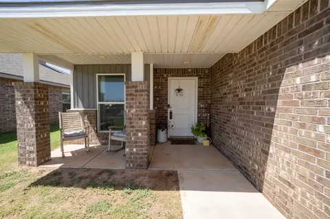 Exterior - 7416 32nd St, Lubbock, TX 79407 photo 5 of 7
