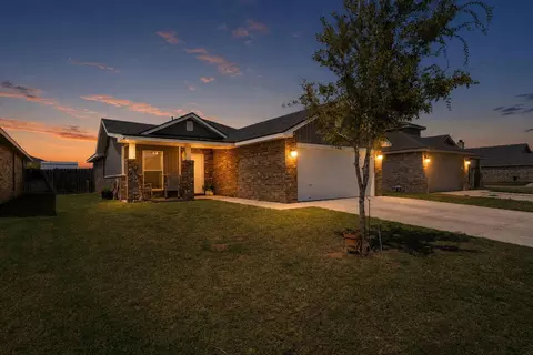 Exterior - 7416 32nd St, Lubbock, TX 79407 photo 4 of 7