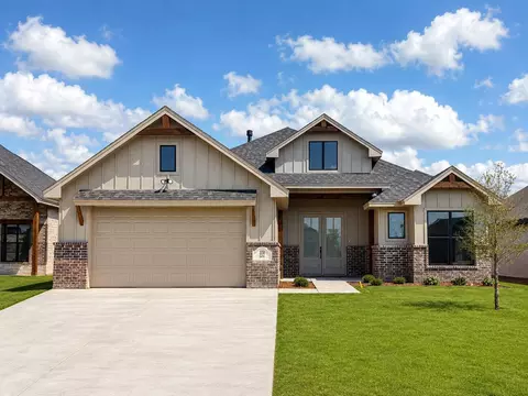1114 N 6th St, Wolfforth, TX 79382