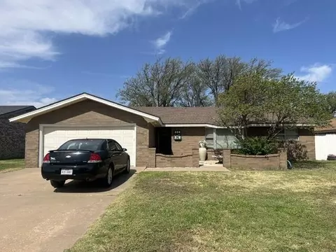 104 Holly Cir, Levelland, TX 79336