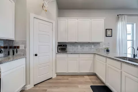 Kitchen - 6802 54th St, Lubbock, TX 79407 photo 5 of 6