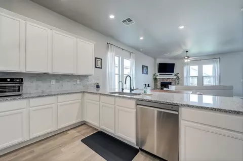 Kitchen - 6802 54th St, Lubbock, TX 79407 photo 6 of 6