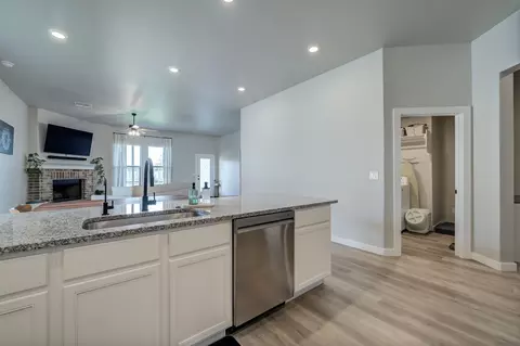Entry Way - 6802 54th St, Lubbock, TX 79407 photo 4 of 5