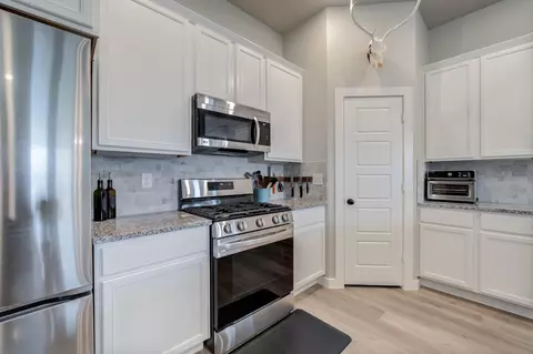 Kitchen - 6802 54th St, Lubbock, TX 79407 photo 4 of 6