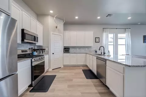 Kitchen - 6802 54th St, Lubbock, TX 79407 photo 3 of 6