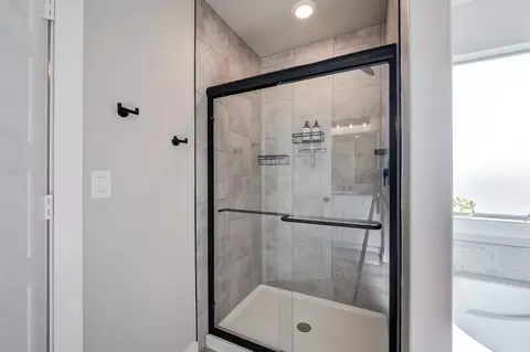 Bath - 6802 54th St, Lubbock, TX 79407 photo 2 of 5