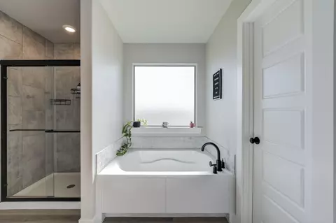 Bath - 6802 54th St, Lubbock, TX 79407 photo 3 of 5