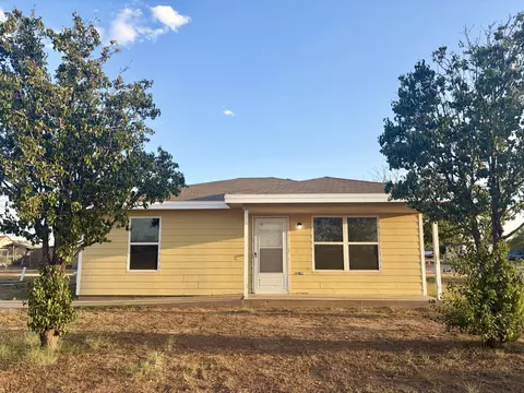 1300 S 7th St, Slaton, TX 79364