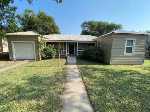 2420 29th St, Lubbock, TX 79411
