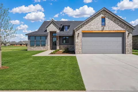 1214 N 6th St, Wolfforth, TX 79382