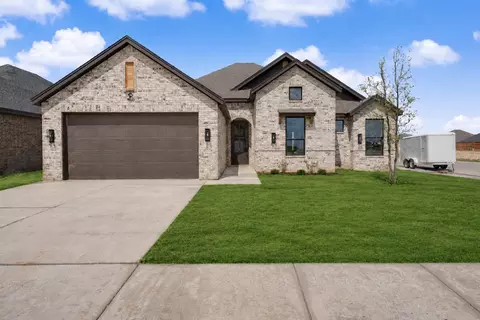 411 Essex Ln, Wolfforth, TX 79382