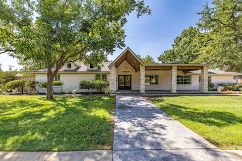 4617 10th St, Lubbock, TX 79416