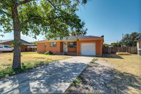 412 Hicks Pl, Levelland, TX 79336