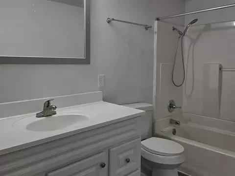 224 E 6th St, Idalou, TX 79329 photo 4