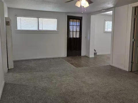 224 E 6th St, Idalou, TX 79329 photo 2