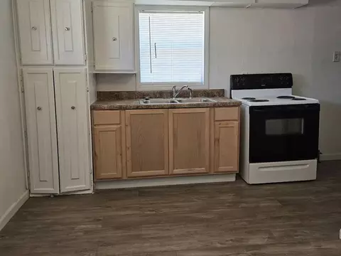 224 E 6th St, Idalou, TX 79329 photo 3