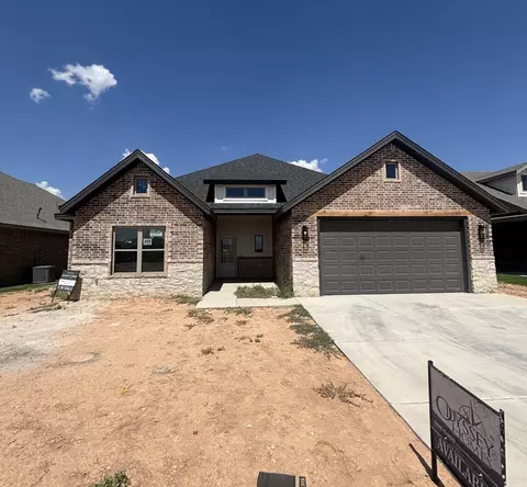 1004 N 4th St, Wolfforth, TX 79382