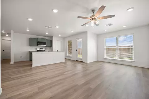 Living - 5901 154th Pl, Lubbock, TX 79424 photo 3 of 7