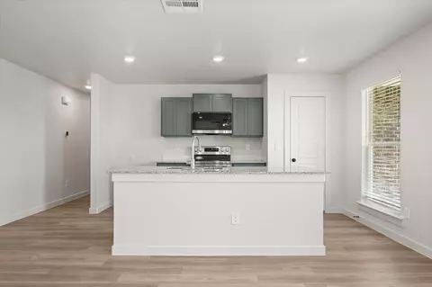 Kitchen - 5901 154th Pl, Lubbock, TX 79424 photo 2 of 3