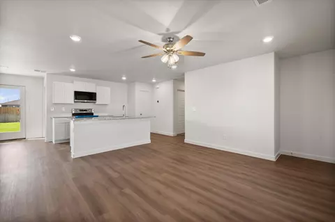 Living - 5543 Smith St, Lubbock, TX 79416 photo 2 of 7