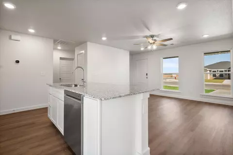 Living - 5543 Smith St, Lubbock, TX 79416 photo 6 of 7