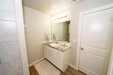 Bath - 2003 134th St, Lubbock, TX 79423 photo 1 of 6