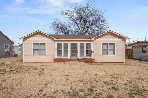 107 Hickory St, Levelland, TX 79336