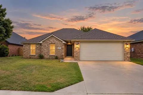 607 N 8th St, Wolfforth, TX 79382