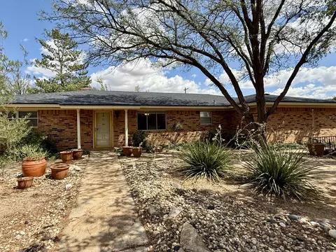 2041 Rice Dr, Levelland, TX 79336
