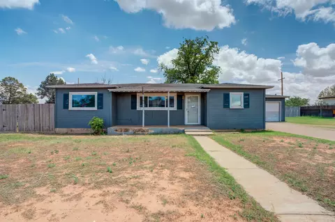 415 6th St, Wolfforth, TX 79382
