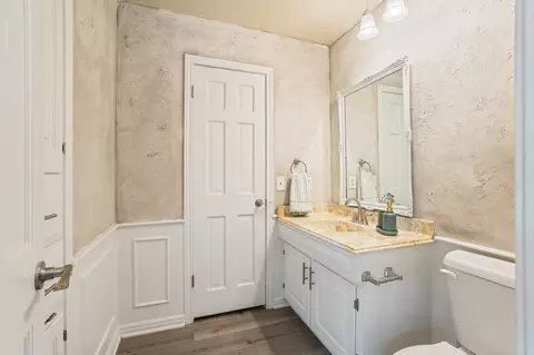 Bath - 822 Itasca St, Plainview, TX 79072 photo 7 of 9