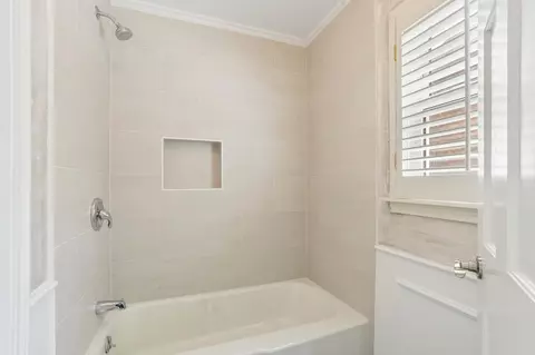 Bath - 822 Itasca St, Plainview, TX 79072 photo 2 of 9