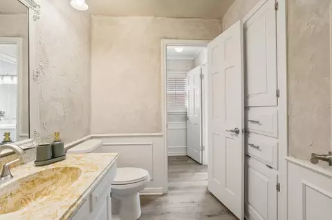 Bath - 822 Itasca St, Plainview, TX 79072 photo 1 of 9
