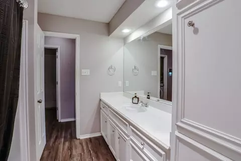 Bath - 1908 80th St, Lubbock, TX 79423 photo 1 of 2
