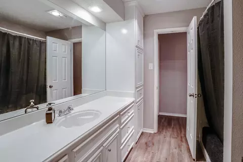 Bath - 1908 80th St, Lubbock, TX 79423 photo 2 of 2