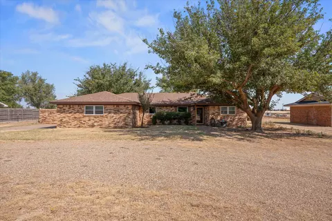 1511 Cactus Dr, Levelland, TX 79336